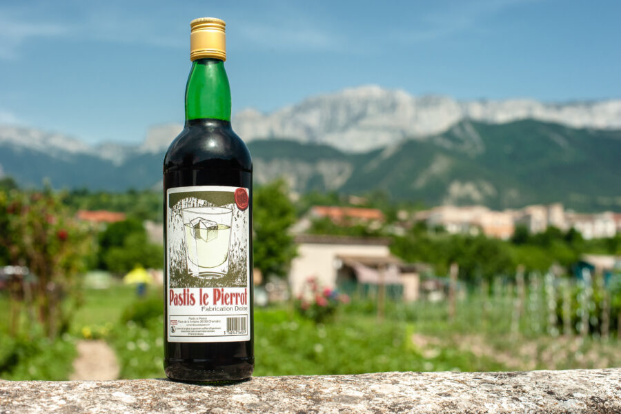 Pastis le pierrot pastis artisanal diois dromois devant glandasse