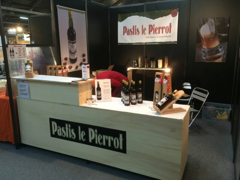 Stand artisanal bois pastis le pierrot