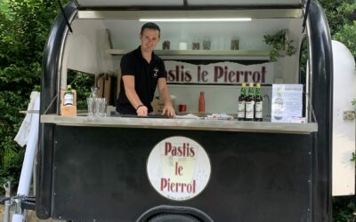 La carriole Pastis Le Pierrot : notre fidèle alliée sur les marchés