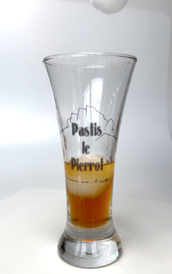 Effet louche du pastis lors de l’ajout d’eau dans un verre