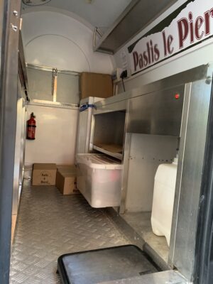 intérieur carriole pastis le pierrot